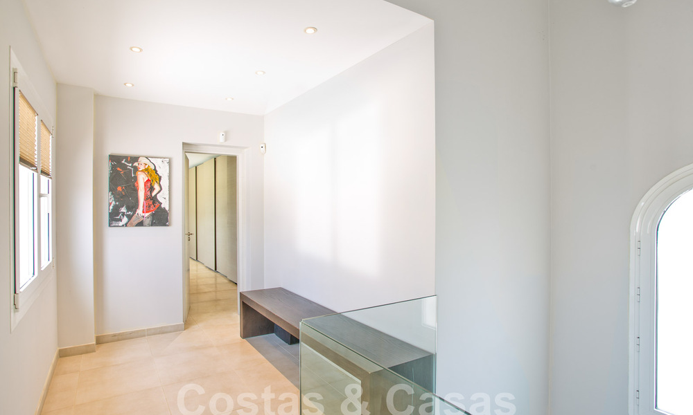 Villa contemporaine de luxe à vendre avec architecture méditerranéenne à l'est du centre de Marbella 53327