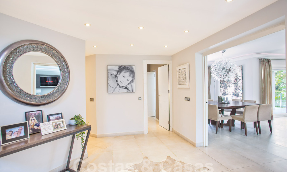 Villa contemporaine de luxe à vendre avec architecture méditerranéenne à l'est du centre de Marbella 53329