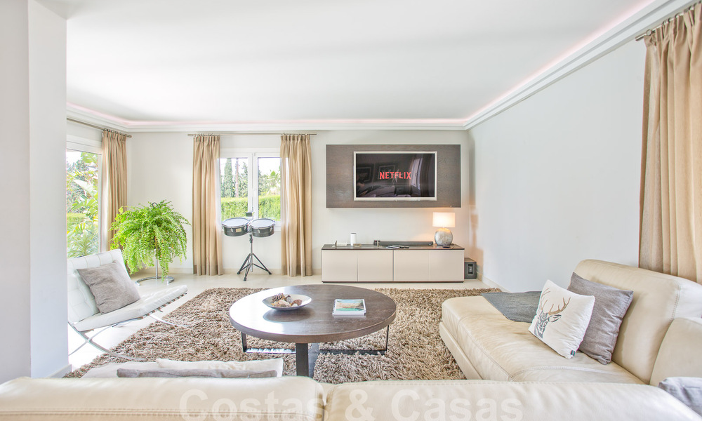 Villa contemporaine de luxe à vendre avec architecture méditerranéenne à l'est du centre de Marbella 53330