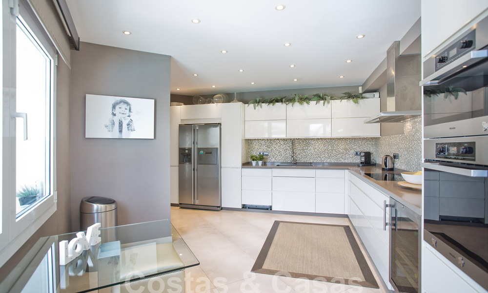 Villa contemporaine de luxe à vendre avec architecture méditerranéenne à l'est du centre de Marbella 53332