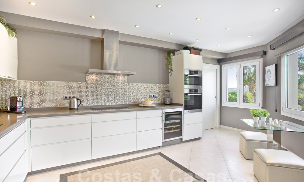 Villa contemporaine de luxe à vendre avec architecture méditerranéenne à l'est du centre de Marbella 53333