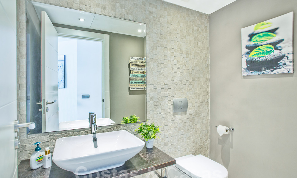 Villa contemporaine de luxe à vendre avec architecture méditerranéenne à l'est du centre de Marbella 53335