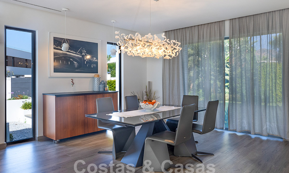 Villa moderne de luxe à vendre avec vue imprenable sur la mer dans un quartier exclusif de Benahavis - Marbella 53361