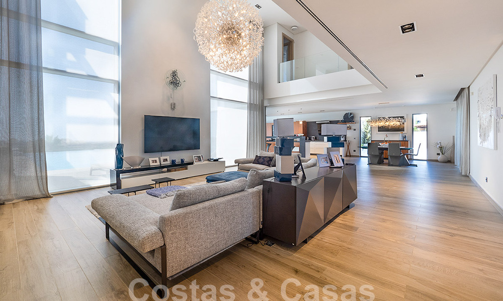Villa moderne de luxe à vendre avec vue imprenable sur la mer dans un quartier exclusif de Benahavis - Marbella 53364