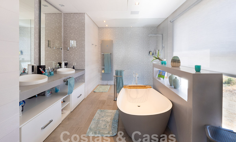Villa moderne de luxe à vendre avec vue imprenable sur la mer dans un quartier exclusif de Benahavis - Marbella 53376