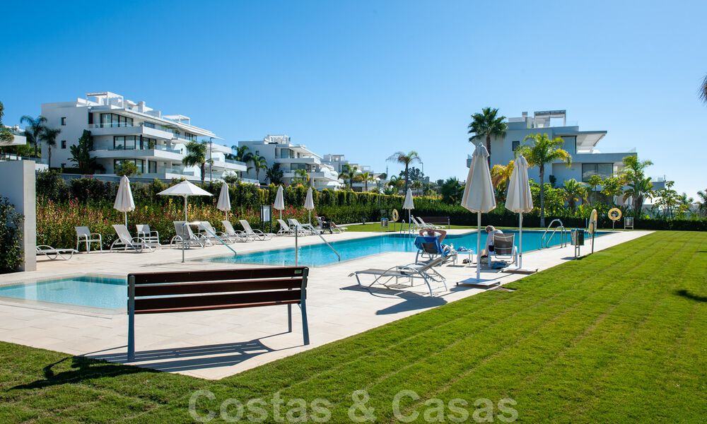 Appartement moderne avec 3 chambres dans un complexe de golf sur le nouveau Golden Mile entre Marbella et Estepona 53250