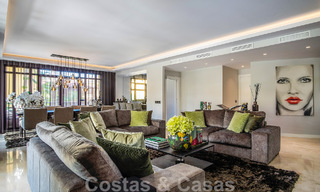 Appartement de luxe de 4 chambres à vendre dans un complexe exclusif de deuxième ligne de plage à Puerto Banus, Marbella 52100 