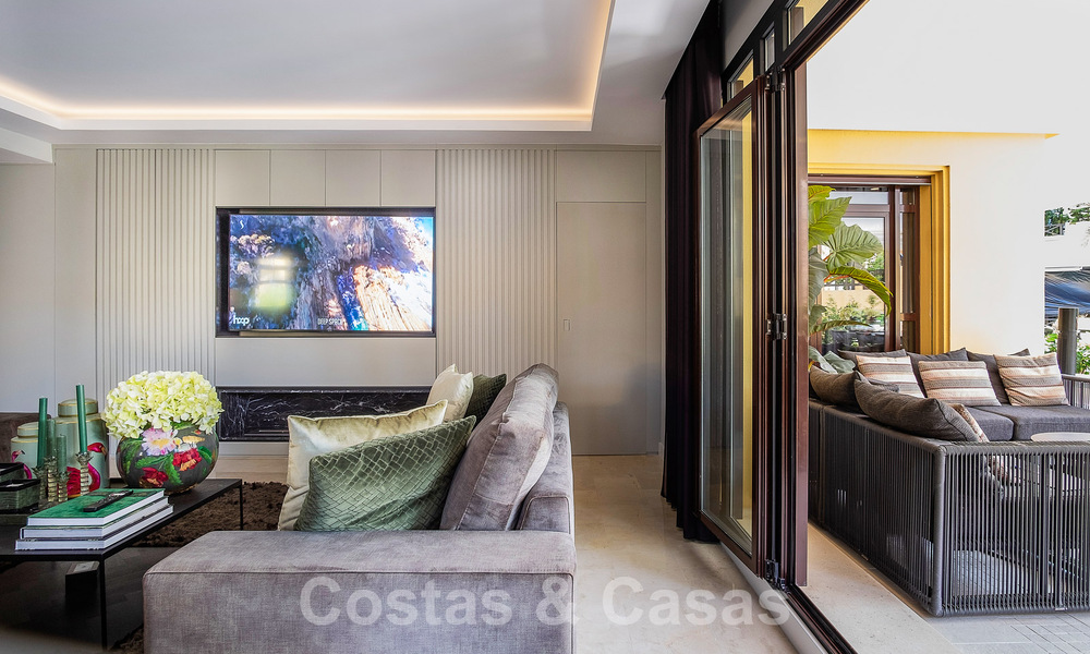 Appartement de luxe de 4 chambres à vendre dans un complexe exclusif de deuxième ligne de plage à Puerto Banus, Marbella 52103