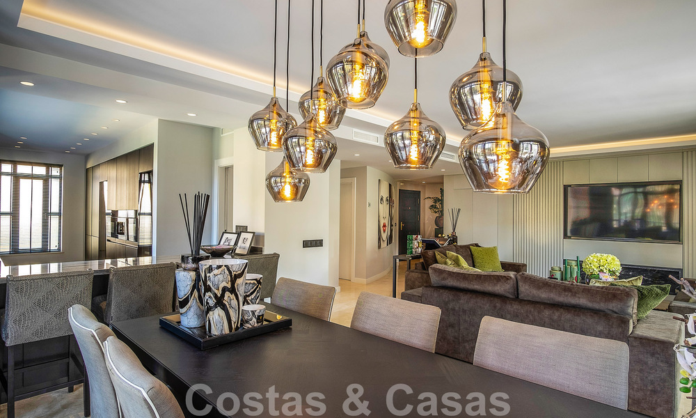 Appartement de luxe de 4 chambres à vendre dans un complexe exclusif de deuxième ligne de plage à Puerto Banus, Marbella 52106