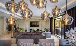 Appartement de luxe de 4 chambres à vendre dans un complexe exclusif de deuxième ligne de plage à Puerto Banus, Marbella 52107 