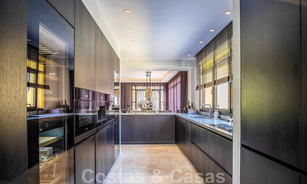 Appartement de luxe à vendre dans un complexe exclusif de deuxième ligne de plage à Puerto Banus, Marbella 52109