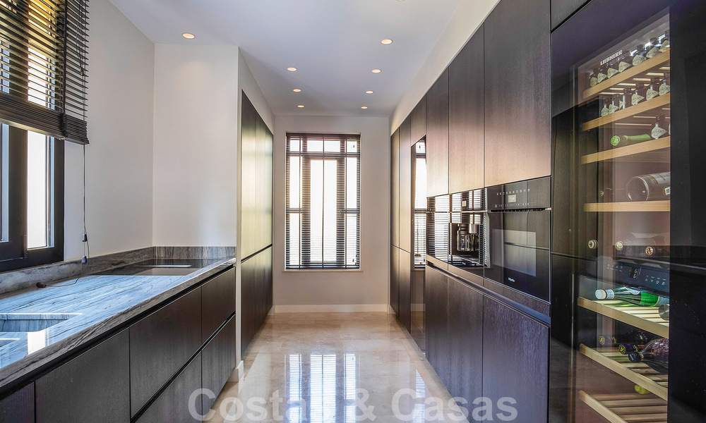 Appartement de luxe à vendre dans un complexe exclusif de deuxième ligne de plage à Puerto Banus, Marbella 52110