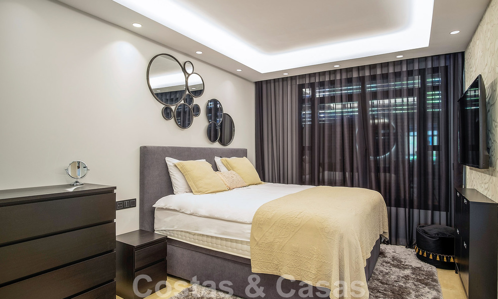 Appartement de luxe de 4 chambres à vendre dans un complexe exclusif de deuxième ligne de plage à Puerto Banus, Marbella 52112