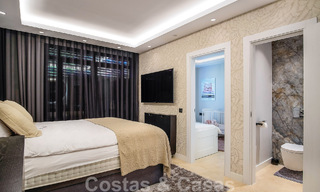 Appartement de luxe de 4 chambres à vendre dans un complexe exclusif de deuxième ligne de plage à Puerto Banus, Marbella 52114 