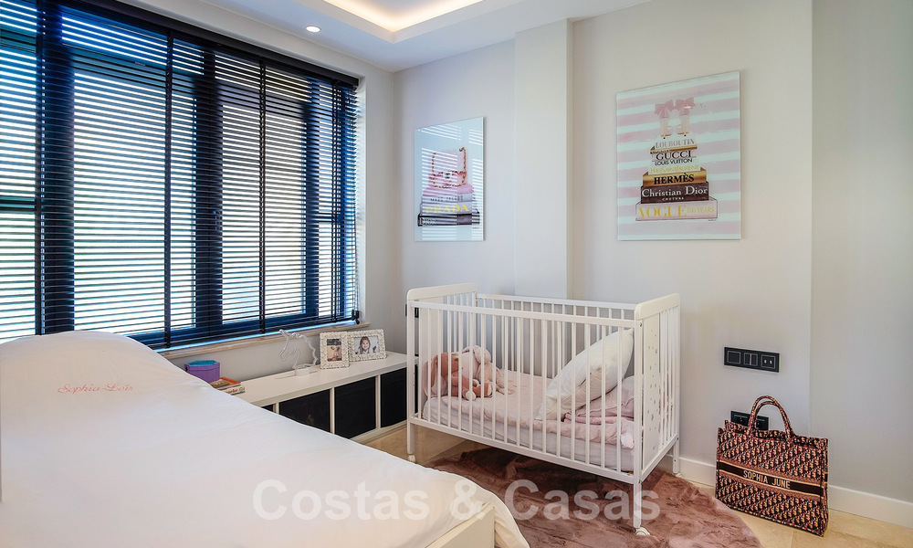 Appartement de luxe de 4 chambres à vendre dans un complexe exclusif de deuxième ligne de plage à Puerto Banus, Marbella 52116