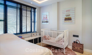 Appartement de luxe de 4 chambres à vendre dans un complexe exclusif de deuxième ligne de plage à Puerto Banus, Marbella 52116 