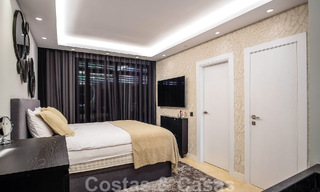 Appartement de luxe de 4 chambres à vendre dans un complexe exclusif de deuxième ligne de plage à Puerto Banus, Marbella 52120 
