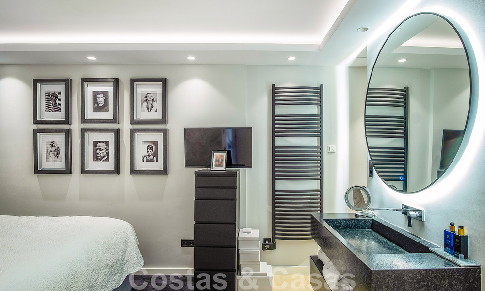 Appartement de luxe de 4 chambres à vendre dans un complexe exclusif de deuxième ligne de plage à Puerto Banus, Marbella 52122