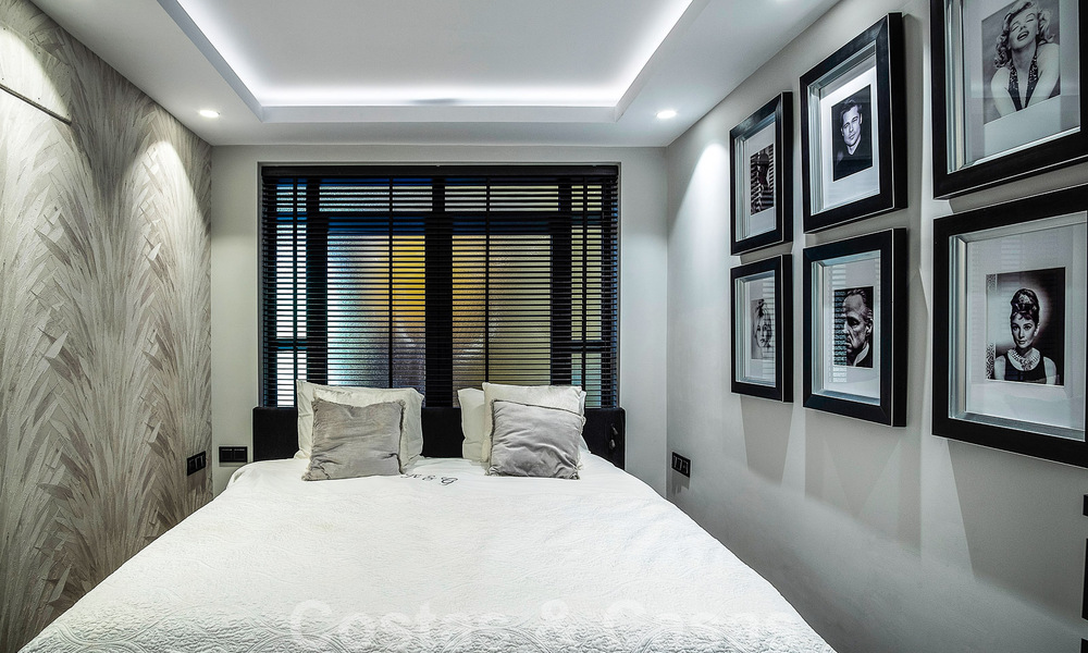 Appartement de luxe de 4 chambres à vendre dans un complexe exclusif de deuxième ligne de plage à Puerto Banus, Marbella 52124