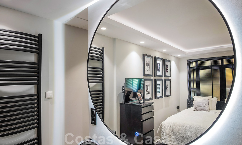 Appartement de luxe de 4 chambres à vendre dans un complexe exclusif de deuxième ligne de plage à Puerto Banus, Marbella 52125
