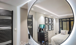 Appartement de luxe de 4 chambres à vendre dans un complexe exclusif de deuxième ligne de plage à Puerto Banus, Marbella 52125 