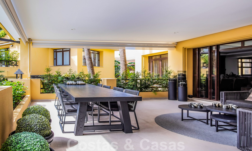 Appartement de luxe de 4 chambres à vendre dans un complexe exclusif de deuxième ligne de plage à Puerto Banus, Marbella 52134