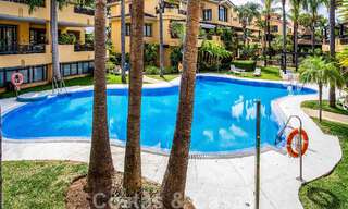 Appartement de luxe à vendre dans un complexe exclusif de deuxième ligne de plage à Puerto Banus, Marbella 52137 
