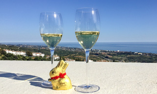 Penthouse duplex moderne à vendre avec vue panoramique sur la mer, situé dans un complexe convoité à Los Monteros, Marbella 52241 