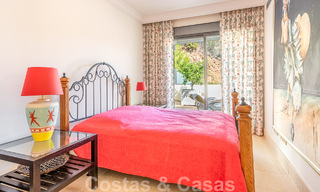 Penthouse duplex moderne à vendre avec vue panoramique sur la mer, situé dans un complexe convoité à Los Monteros, Marbella 52249 