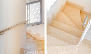 Penthouse duplex moderne à vendre avec vue panoramique sur la mer, situé dans un complexe convoité à Los Monteros, Marbella 52261 