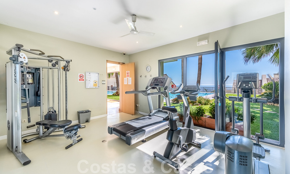 Penthouse duplex moderne à vendre avec vue panoramique sur la mer, situé dans un complexe convoité à Los Monteros, Marbella 52271