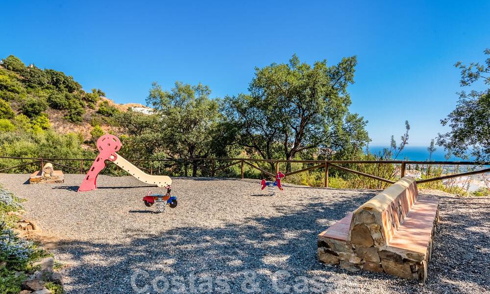 Penthouse duplex moderne à vendre avec vue panoramique sur la mer, situé dans un complexe convoité à Los Monteros, Marbella 52274