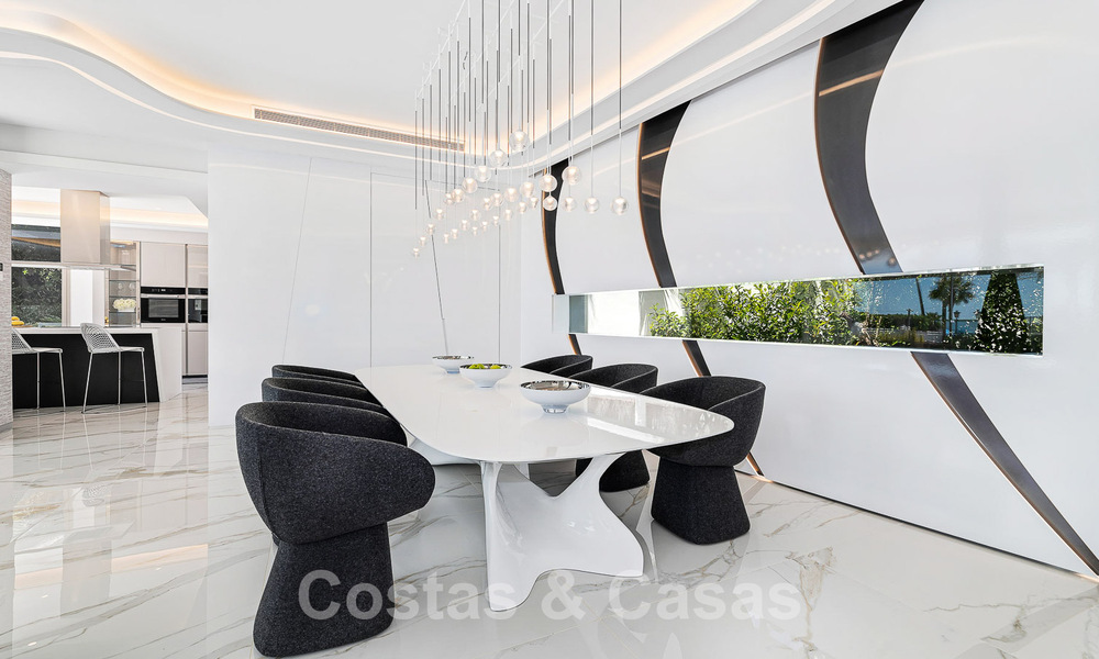 Villa de luxe neuve avec design architectural à vendre, en première ligne de plage à Los Monteros, Marbella 52282