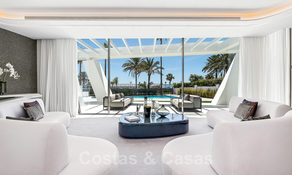 Villa de luxe neuve avec design architectural à vendre, en première ligne de plage à Los Monteros, Marbella 52284