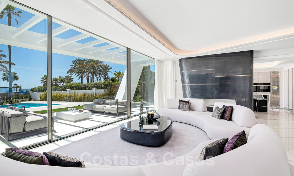 Villa de luxe neuve avec design architectural à vendre, en première ligne de plage à Los Monteros, Marbella 52285
