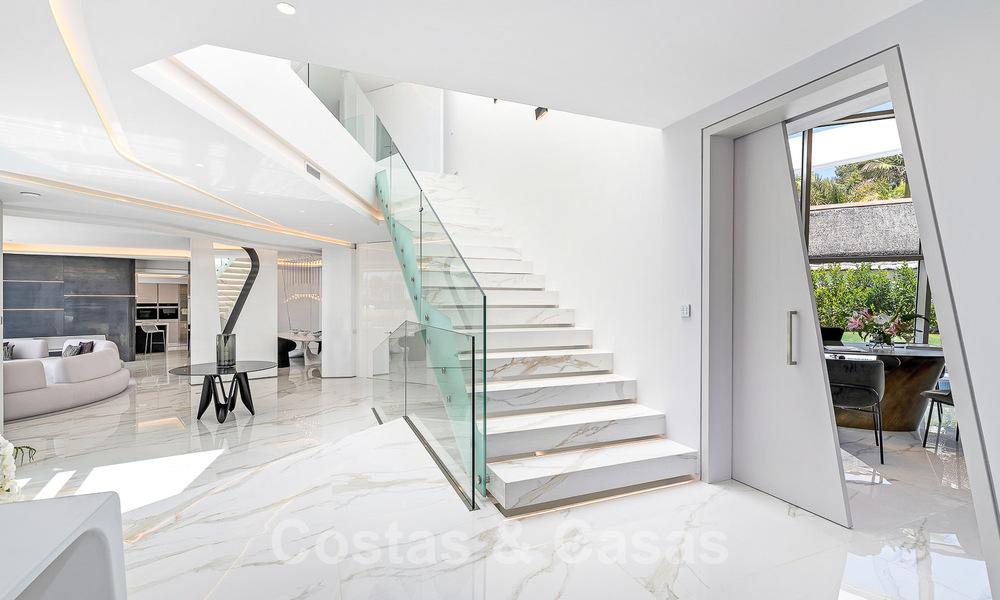 Villa de luxe neuve avec design architectural à vendre, en première ligne de plage à Los Monteros, Marbella 52289