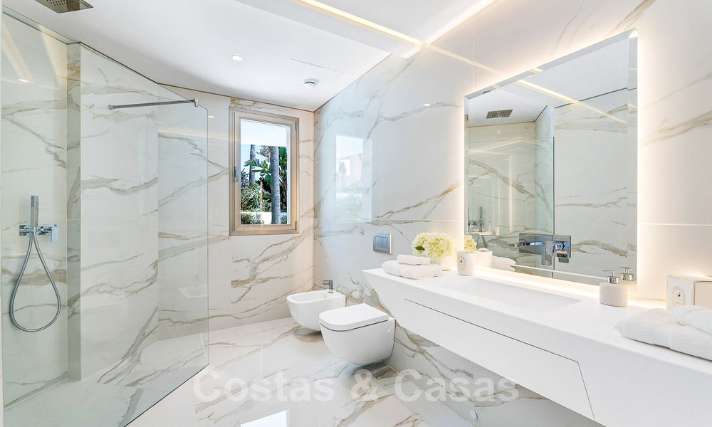 Villa de luxe neuve avec design architectural à vendre, en première ligne de plage à Los Monteros, Marbella 52290