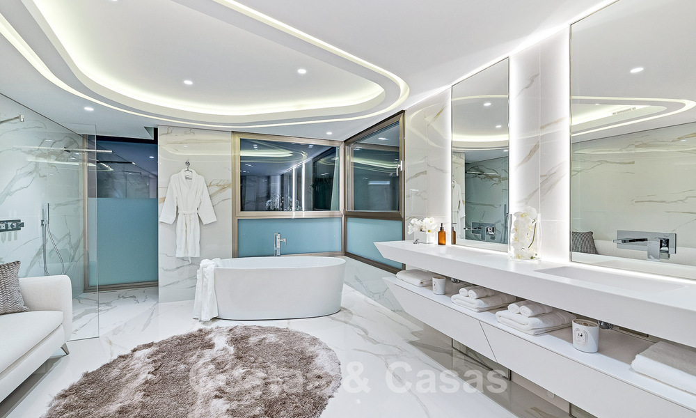 Villa de luxe neuve avec design architectural à vendre, en première ligne de plage à Los Monteros, Marbella 52294