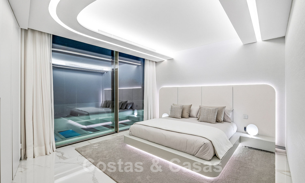 Villa de luxe neuve avec design architectural à vendre, en première ligne de plage à Los Monteros, Marbella 52295