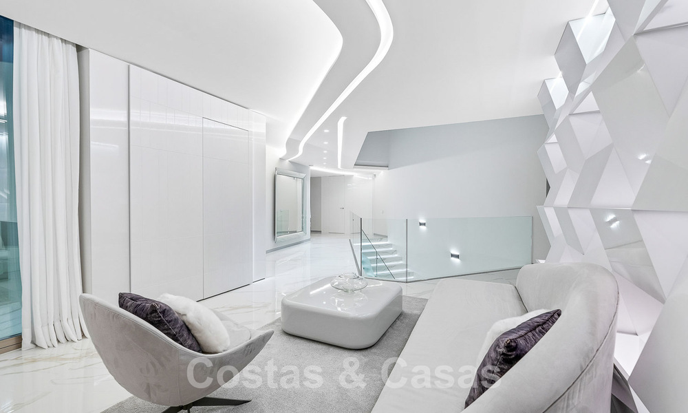 Villa de luxe neuve avec design architectural à vendre, en première ligne de plage à Los Monteros, Marbella 52296