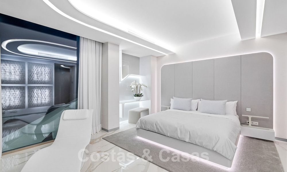 Villa de luxe neuve avec design architectural à vendre, en première ligne de plage à Los Monteros, Marbella 52297
