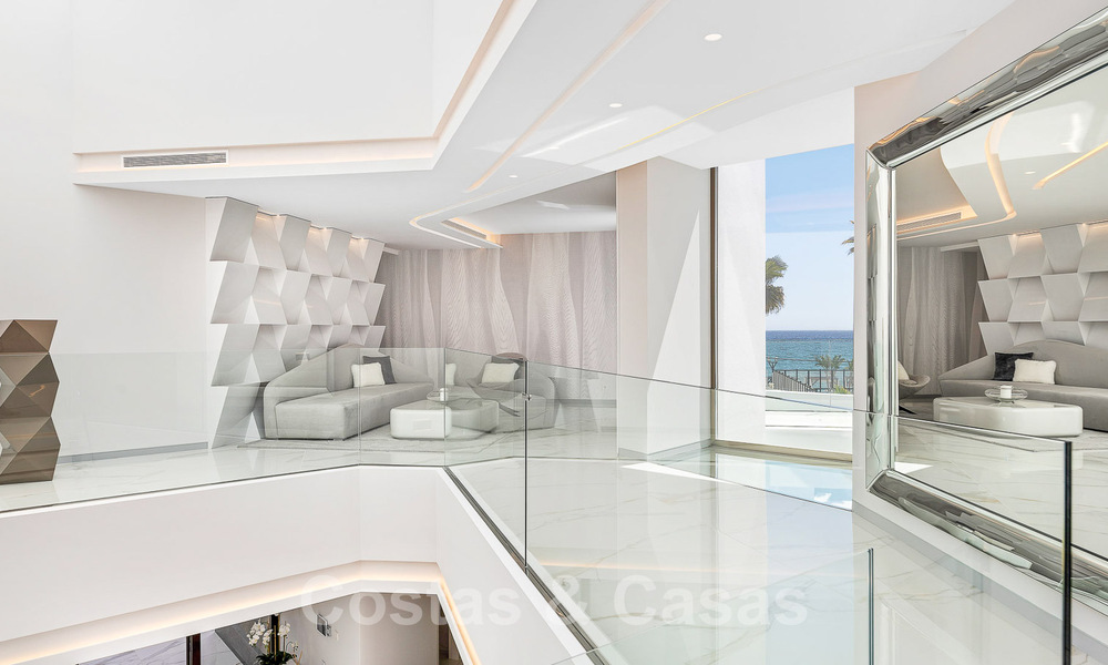 Villa de luxe neuve avec design architectural à vendre, en première ligne de plage à Los Monteros, Marbella 52300