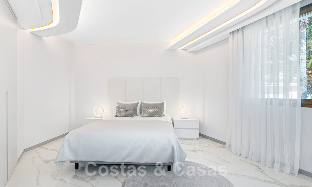 Villa de luxe neuve avec design architectural à vendre, en première ligne de plage à Los Monteros, Marbella 52301
