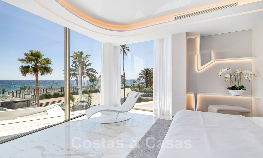 Villa de luxe neuve avec design architectural à vendre, en première ligne de plage à Los Monteros, Marbella 52302