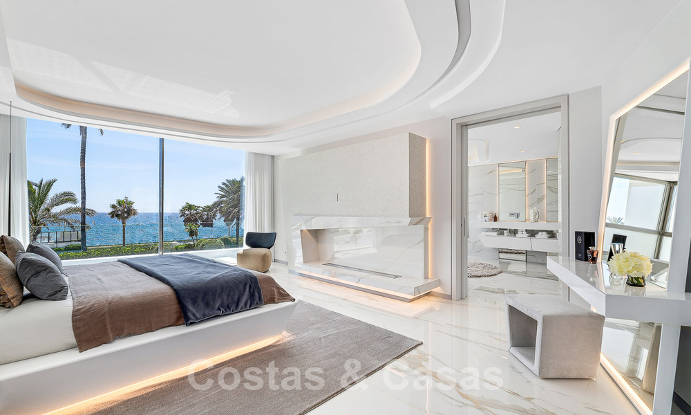 Villa de luxe neuve avec design architectural à vendre, en première ligne de plage à Los Monteros, Marbella 52305