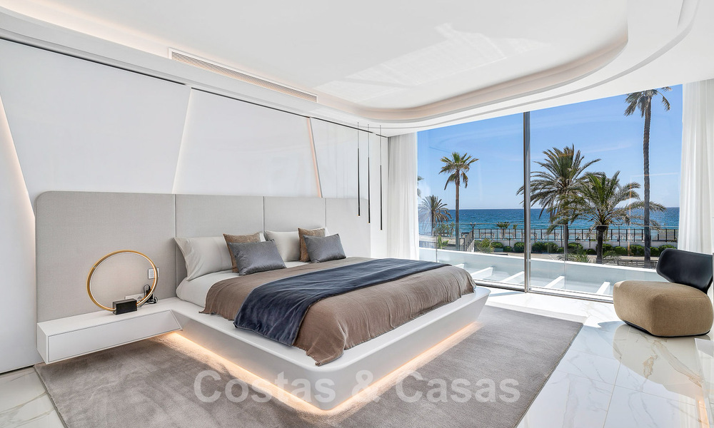 Villa de luxe neuve avec design architectural à vendre, en première ligne de plage à Los Monteros, Marbella 52307