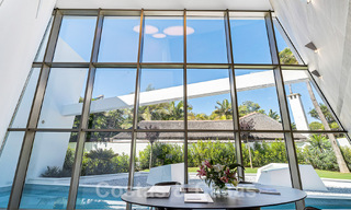 Villa de luxe neuve avec design architectural à vendre, en première ligne de plage à Los Monteros, Marbella 52310 