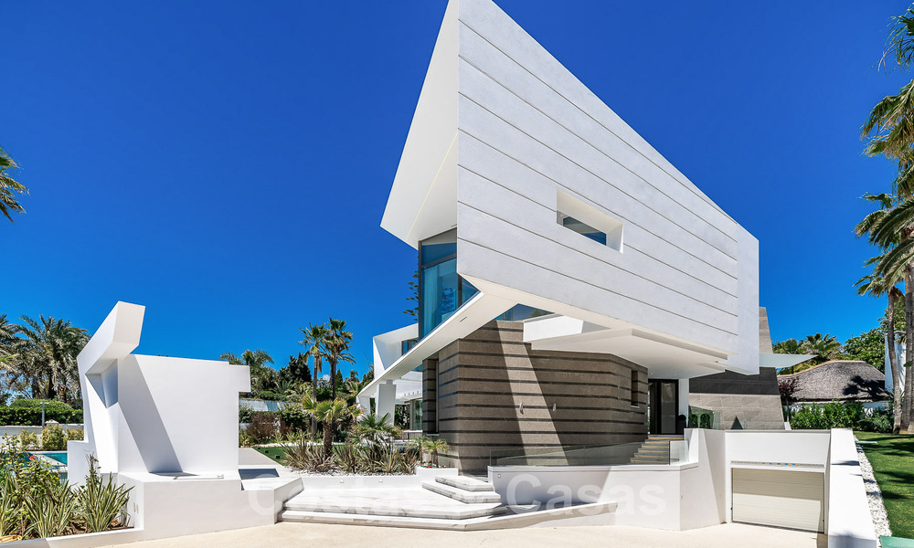 Villa de luxe neuve avec design architectural à vendre, en première ligne de plage à Los Monteros, Marbella 52311