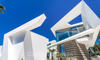 Villa de luxe neuve avec design architectural à vendre, en première ligne de plage à Los Monteros, Marbella 52312 