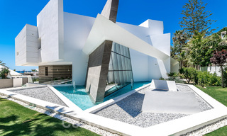 Villa de luxe neuve avec design architectural à vendre, en première ligne de plage à Los Monteros, Marbella 52313 